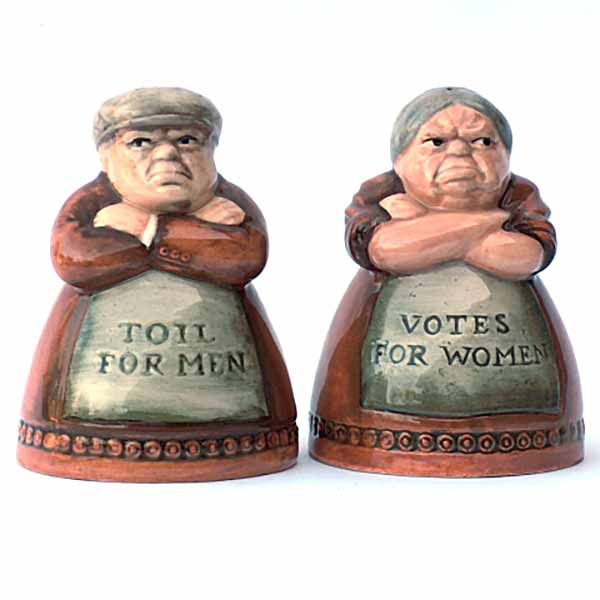 A Royal Doulton 8.5cm (3.5in) cruet set D7066 and D7067