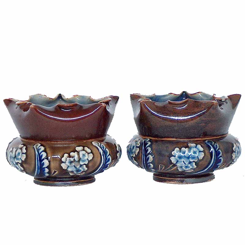 A Doulton Lambeth pair of cache pots 8.5cm (3.5in) dia  7190